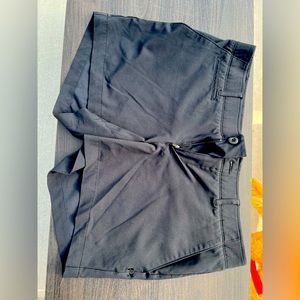 Black under Armour  women’s golf shorts size 12